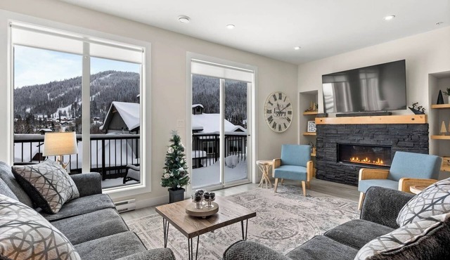 Spacious Alpine Retreat - w/Hot Tub