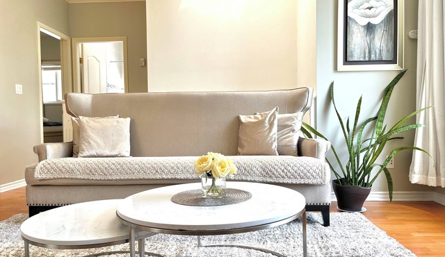 Spacious + Bright Unit in Central Vancouver Close to YVR and Downtown w/AC