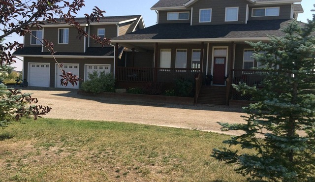 Spacious Carriage Suite in the Peaceful Foothills of the Canadian Rockies!