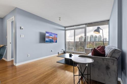 Spacious Downtown 1BR with Air Conditioning Pool Gym Free Parking