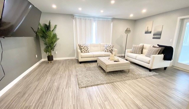☀️Spacious Drumheller Retreat☀️Museum & Golf ☀️Sleeps10+☀️Large Yard