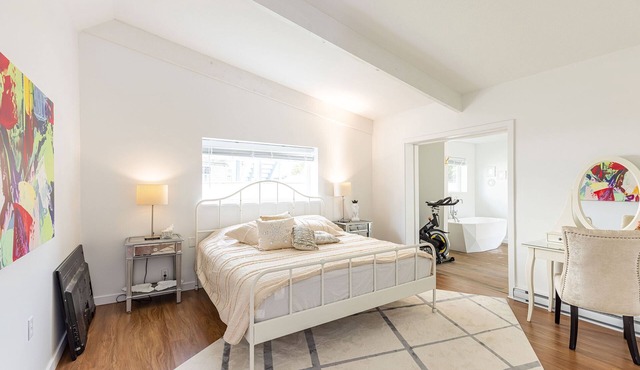 Spacious Family Home central to Squamish