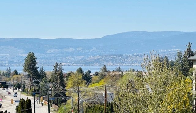 Spacious family home in Kelowna`s Lower Mission. in Kelowna