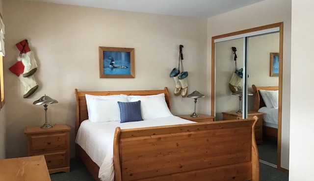 Spacious luxurious three bedroom chalet at Apex with hot tub.Pet friendly!