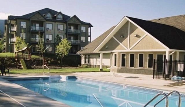 Spacious/Quiet 2bdrm, 2 bath with Mountain Views/Pool/Hot Tub/7night Disc!