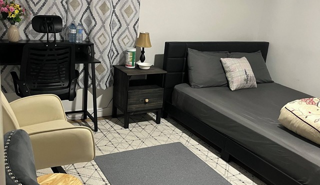 Spacious Room Near Chestermere Lake