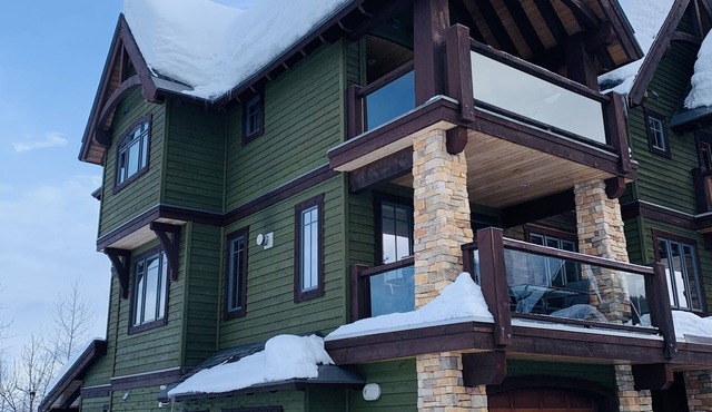 Spectacular 4 BDRoom Creekside Condo at RED Mountain