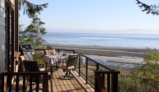 Spectacular ocean side experience at this stunning 1 bdm home, Qualicum Bay