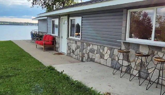 Stay for a while & live the lake front life-style!