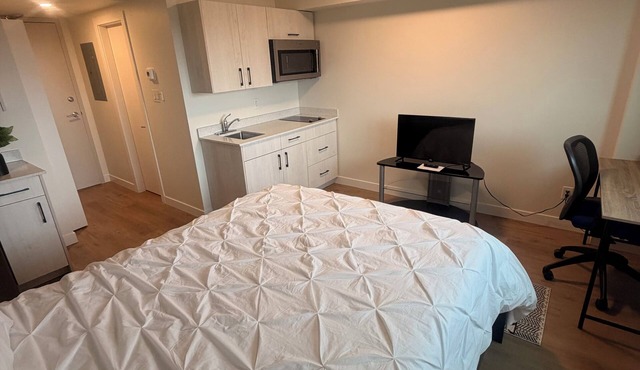 Stay Where the Action Is-Downtown Edmonton, Steps from Rogers Place And Stadium