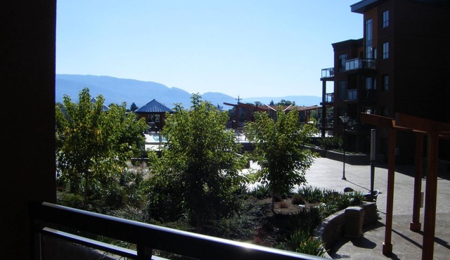 Stop Searching! Short Term Renting Is Back - Beautiful 3 Bed Suite - Fall/Winter