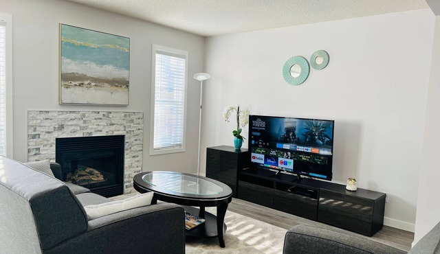 Stunning 3 bedrooms house with AC near Spruce Meadows.