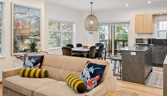 Stunning 5 Star one level townhouse Blueberry Hills Deer Run
