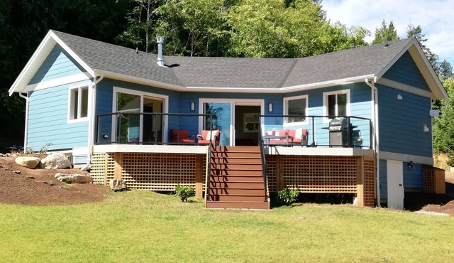 Stunning new 760 sf cottage with all amenities and serenity to spare.