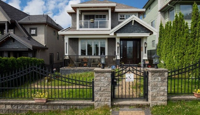 Stunning North Shore Family Home - Amazing Views!