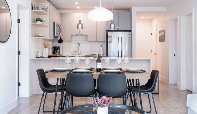 Stunning Pet-Friendly Condo with Expansive Mountain Views