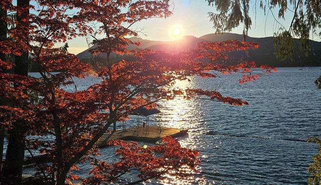 Stunning Sproat Lake waterfront - 5 bedrooms - beautiful sunset & mountain views