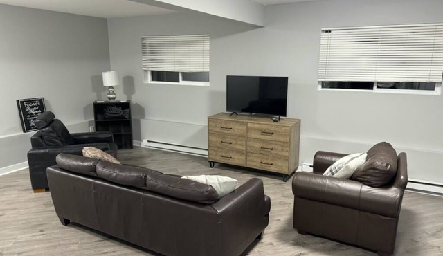 Stylish and cozy suite minutes away from Town!