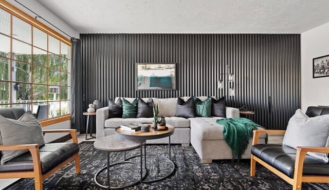 Stylish Drumheller Retreat: Steps from the Red Deer River!