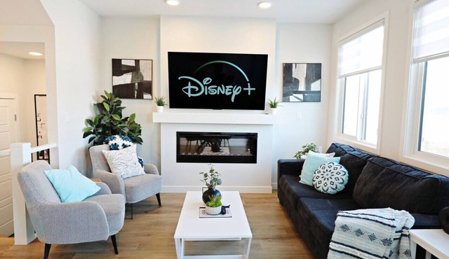 Stylish Home with A/C|3 King Beds|Garage|Disney+