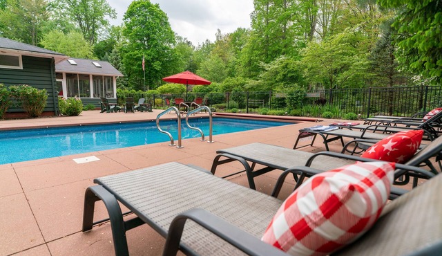 Summer 26 Open! Pool, Hot Tub, HUGE Game Room, short walk to Beach! in Three Oaks