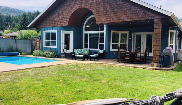 Summer Fun with Pool & Hot Tub!