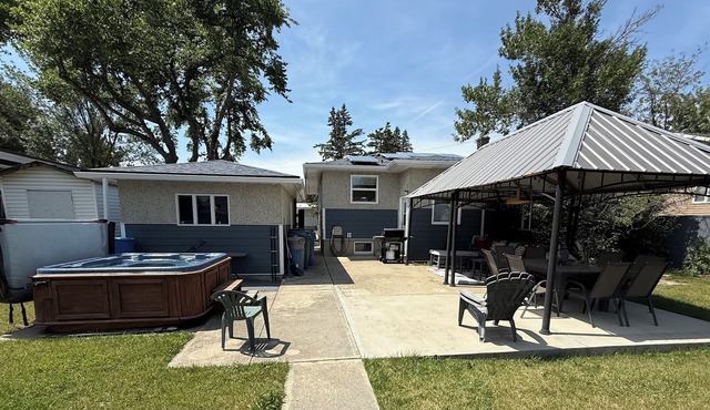 Sunny Southern Alberta Oasis