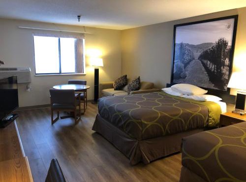 Super 8 by Wyndham Salmon Arm