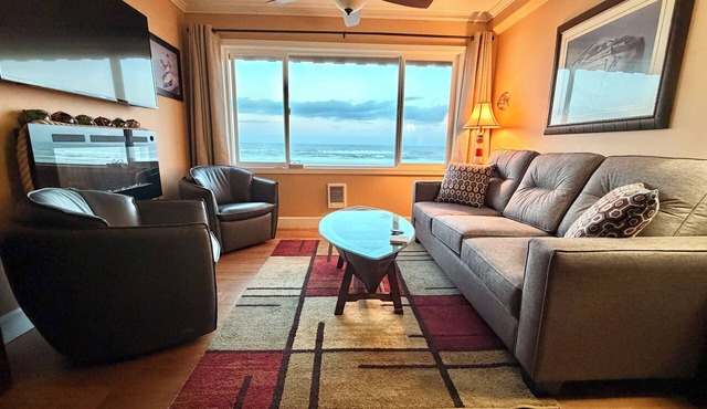 Surround Yourself in Luxury, Oceanfront 1 bed 2 bath Condo - w/o extra Mg fees in Lincoln City