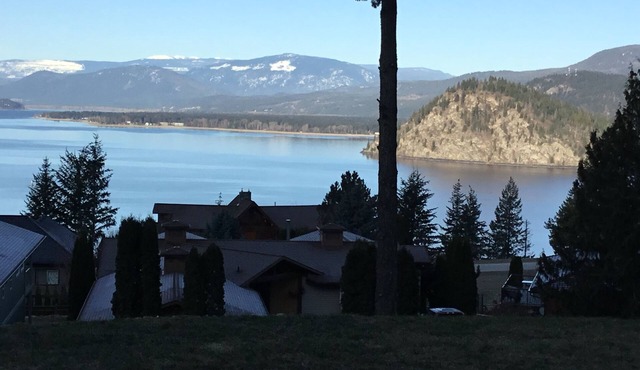 Sweet Suite Views: 1 Bedroom Suite/Sweeping Lake View/Nearby Beaches/Sunsets.