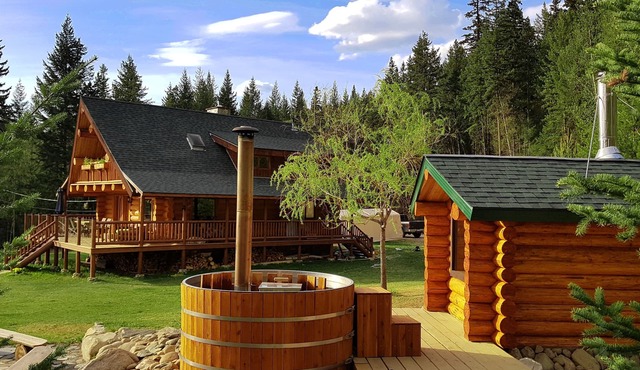 Swift Mountain Lodge - loghouse by the river