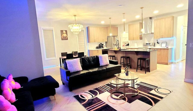 SwitHome Glen 4 beds| 2.5 Baths | Near YEG Airport