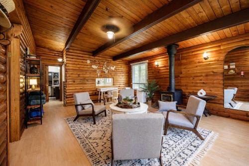 Sylvan Cabin - 3 BR Family Fun Luxurious Yard