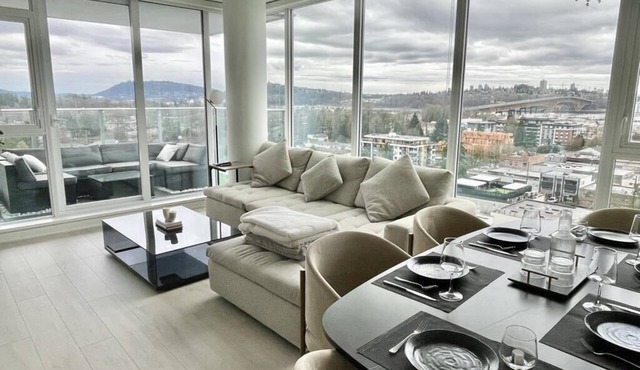 Tempurpedic King Bed Luxury Residence/Panoramic Views/Patio/EV Parking/Gym/Sauna