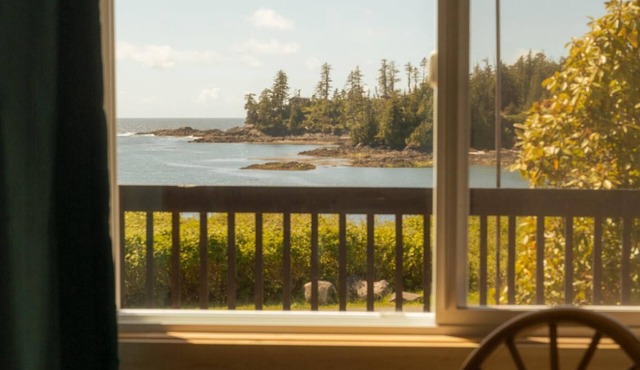 The 2 Bedroom Lodge with Full Kitchen private bathroom and Ocean View