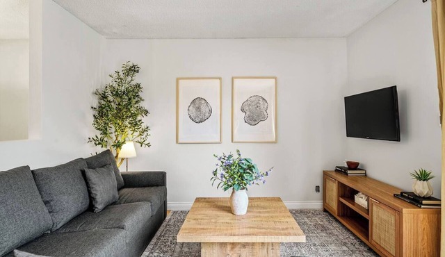 The Alcove - Spacious & Clean - Near DT & LRT Stn! in Calgary