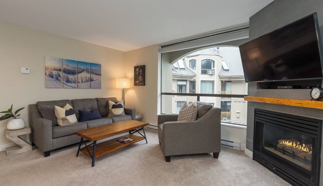 ❄︎The Big Mauna❄︎ Modern 1 BR - 2 min to ski in/out | Hot Tub & Pool | The Marquise