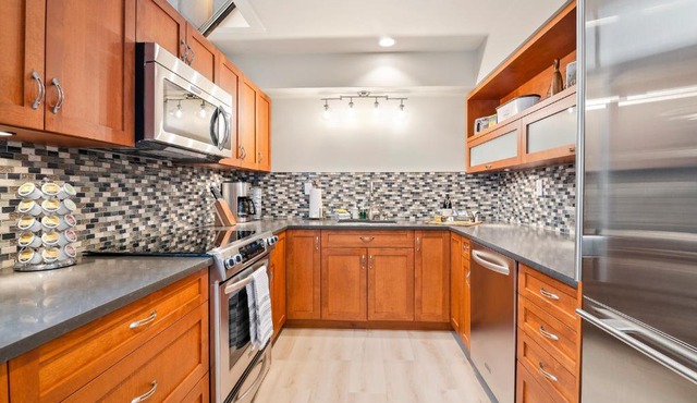 The Crest, Spacious, Central Condo, Free Parking