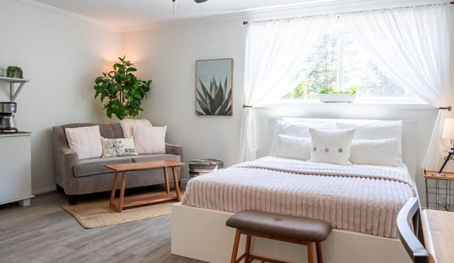 The Fern | Bright Studio Near the Beach