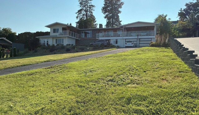 THE LAKEVIEW LOOKOUT, 1 Bedroom - Sleeps 2- walking distance to Lake & Wineries.