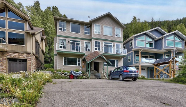 The Marmot's Den - Large Family-Friendly Ski Retreat in Sun Peaks