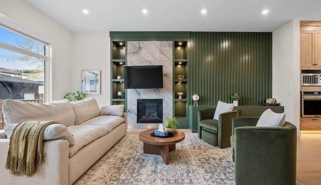 The Olive - Luxury, 5 min 2 DT, Steps From Ctrain