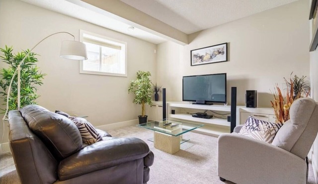 The Premier Suite | 321Mbps WiFi | Perfect Stays
