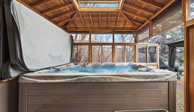 The Royal Ravine Luxury Retreat w/Hot Tub & Sauna