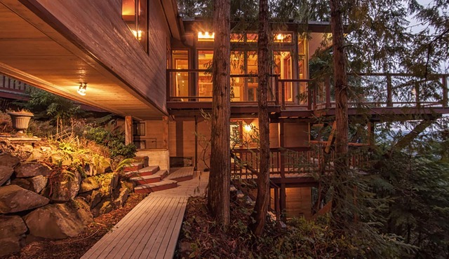 The Sanctuary Retreat: Peaceful Oasis in the Trees with Jacuzzi