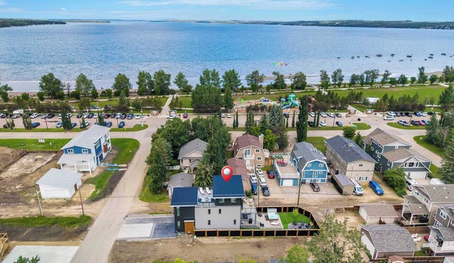 The Shoreline | Luxury Escape w/Rooftop & Hot Tub