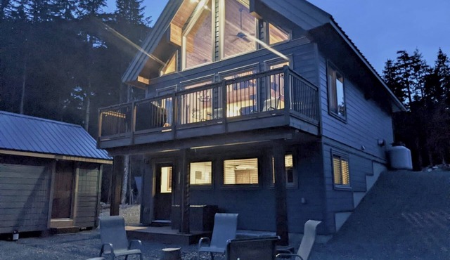 The Snowshoe House - 3 bed 2 bath cabin + hot tub