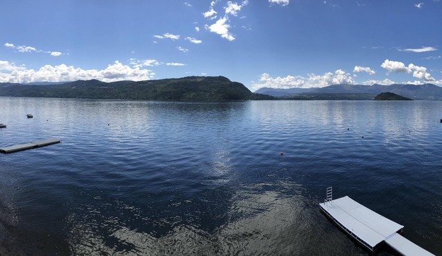 TLC Beachhouse "Suite 2" - Waterfront - Shuswap Vacations and Sledding Accommodation