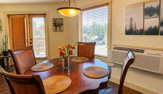 Top Floor 2 Bedroom Copper Horn Condo