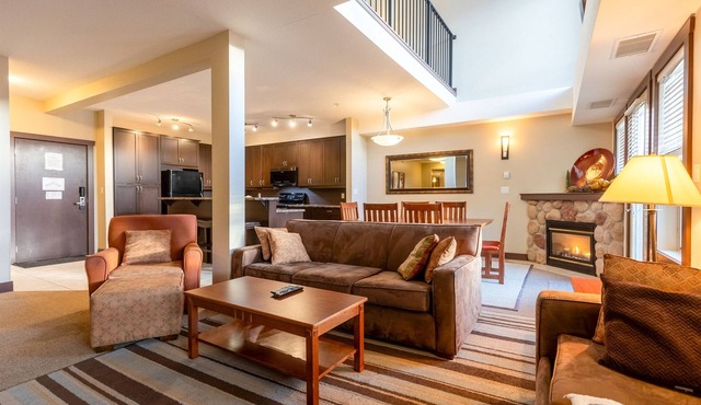 Top Floor with AC. Hot Tub. Mtn. Views